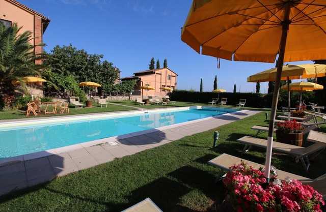 Bauernhaus mit Pool und Terrasse
