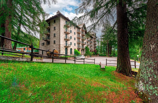 Ferienwohnung 'Pineta' mit Bergblick, Gemeinschaftsgarten und Wi-Fi