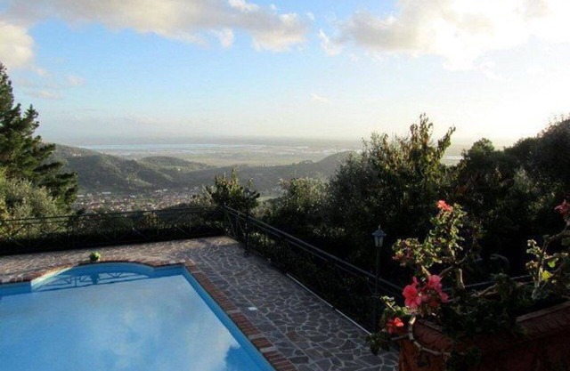 Wohnung mit Klimaanlage, W-LAN, Pool, TV, Innenhof, Panoramablick, Parkplatz, bei Viareggio