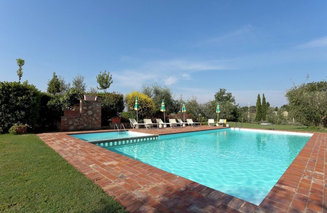 Apartment near Cortona with Pool and Roman Charm