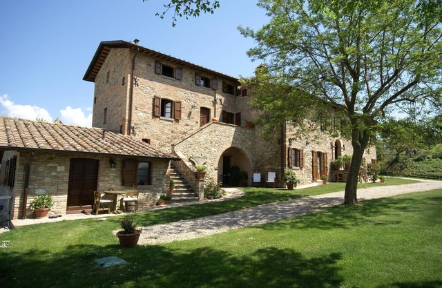 Freistehendes Haus mit Pool und schönem Garten