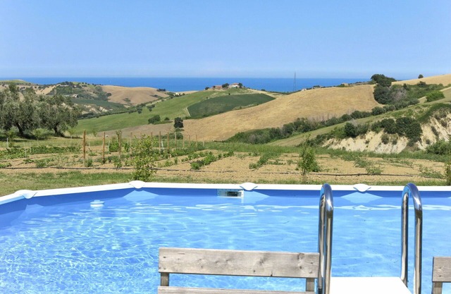 Wohnung in einem Ferienhaus mit Klimaanlage, Pool, W-LAN, Whirlpool, TV, Innenhof, Panoramablick