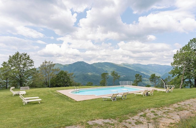 Ferienwohnung "Serrino 2" mit Bergblick, Gemeinschaftspool und WLAN