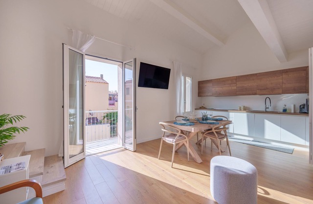 Ferienwohnung 'Elegantes Haus im Zentrum' mit Balkon, Wi-Fi und Klimaanlage