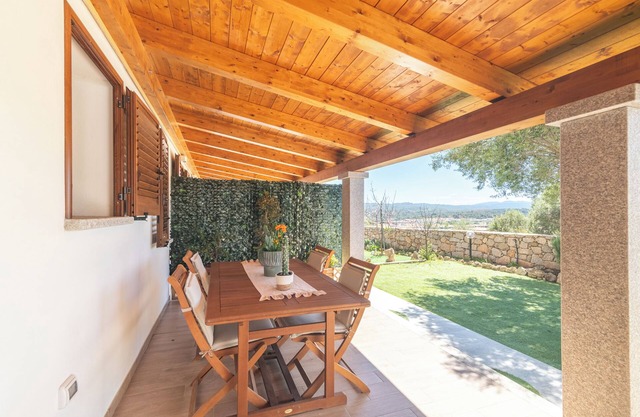 Ferienwohnung 'Trilo Nina' mit privater Terrasse, privatem Garten und Klimaanlage