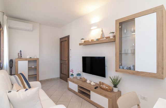 Ferienwohnung 'Elena' mit Balkon, Wi-Fi und Klimaanlage