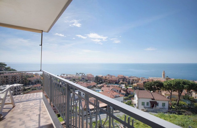 Ferienwohnung 'Silvia' mit Meerblick und Balkon