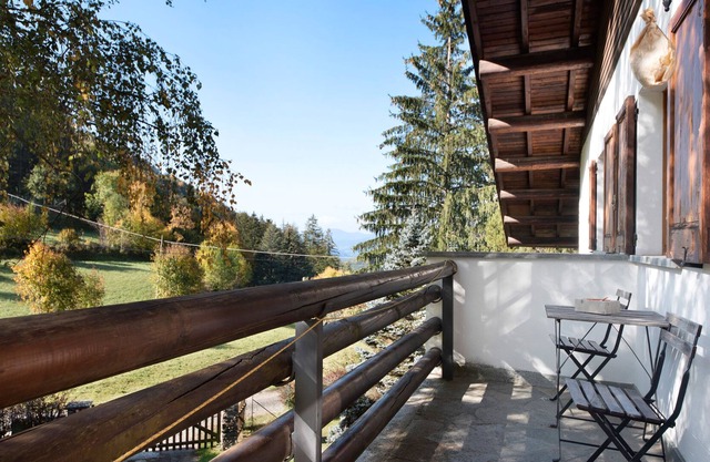 Apartment "Agriturismo La Casa sul Poggio - Monte Penna" with Terrace, Shared Pool