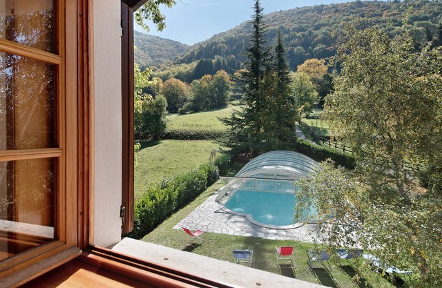 Apartment "Agriturismo La Casa sul Poggio - Crociglia" with Private Terrace and Shared Pool