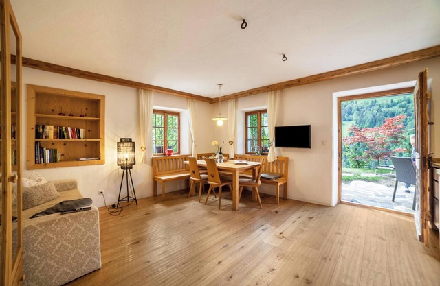 Ferienwohnung "Schildhofsuite" im "Schildhof Ebion" mit Bergblick & Garten