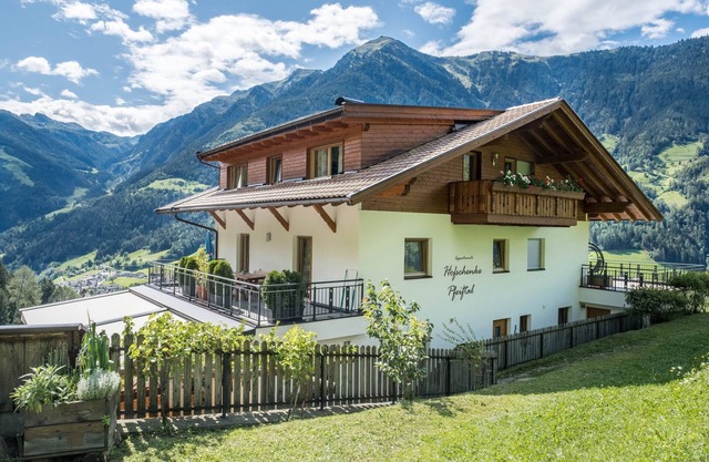 Ferienwohnung "Hofschenke Pfeiftal Heuduft" mit Balkon, Garten & WLAN