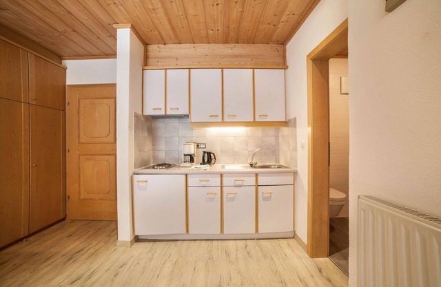 'Riederhof Ferienwohnung Arthur 3' mit Bergblick, Pool, Sauna, WLAN und Balkon