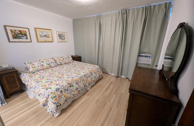 Apartment just 5 minutes from the Olympic Stadium and right in the park!