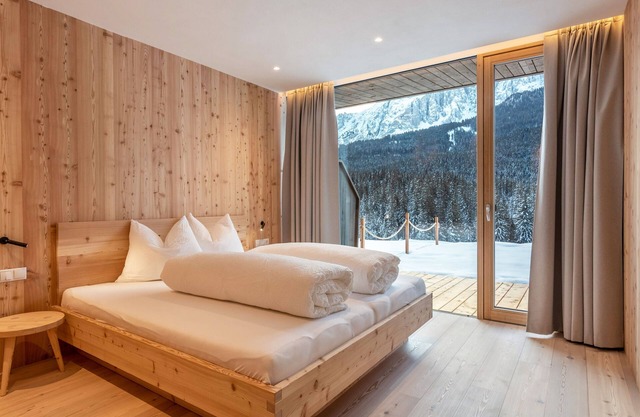 Apartment "Karerhof Diamantidi" with Mountain View, Private Garden & Wi-Fi