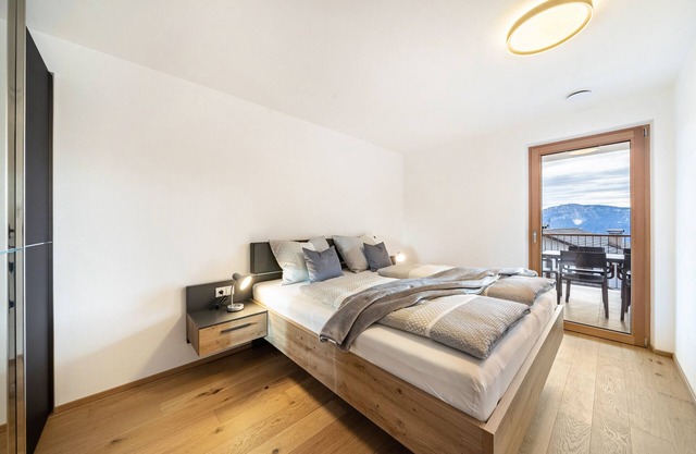 Ferienwohnung 'Klara' mit Bergblick, privater Terrasse und WLAN