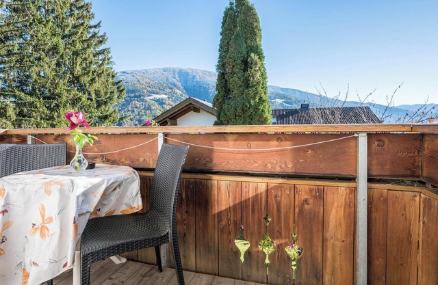 Ferienwohnung "Klementhof Nr 4" mit Bergblick, Pool, WLAN, Balkon & Garten