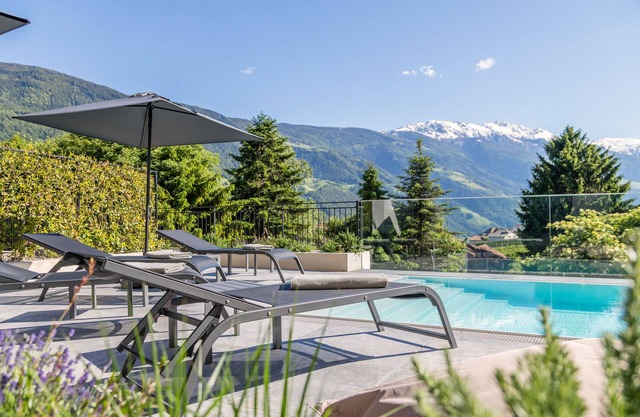 Ferienwohnung 'Köfele Lodge Rosa' mit Bergblick, Gemeinschaftspool und WLAN