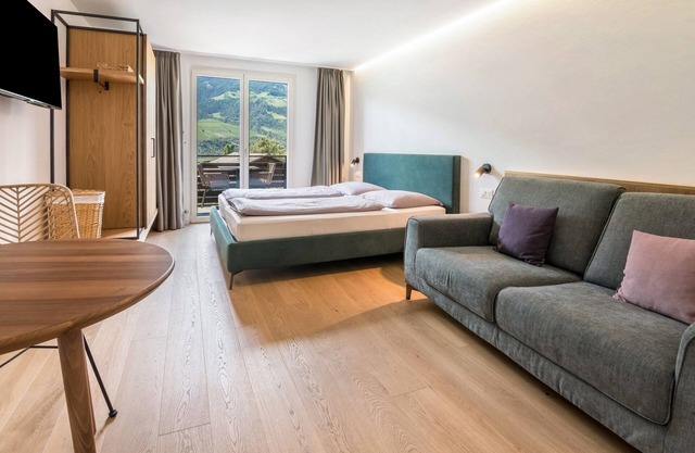Ferienwohnung 'Kortscherhof Apt Typ 6-2' mit Bergblick, Gemeinschaftsgarten und WLAN