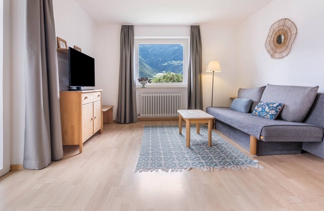 Ferienwohnung 'Kortscherhof Apt Typ 3' mit Bergblick, Gemeinschaftsgarten und WLAN