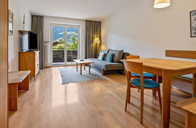 Ferienwohnung 'Kortscherhof Apt Typ 4' mit Bergblick, Gemeinschaftsgarten und WLAN