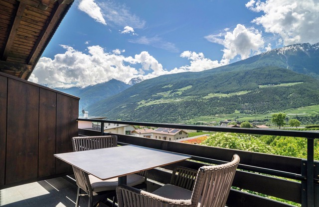 Ferienwohnung 'Kortscherhof Apt Typ 6-4' mit Bergblick, Gemeinschaftsgarten und WLAN