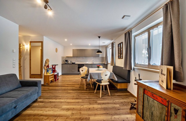 Ferienwohnung 'Krämerhof Apt Peitlerkofel' mit Bergblick, Gemeinschaftsgarten und WLAN