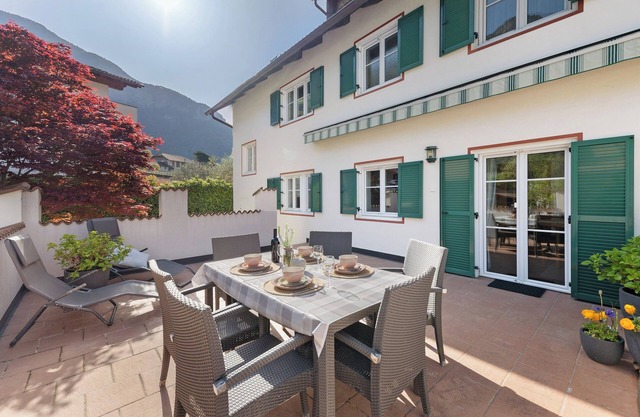 Ferienwohnung 'Kreutnerbinderhof' mit Bergblick, privater Terrasse und WLAN