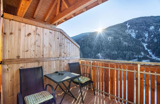 Ferienwohnung 'Kreuzplonhof Apt Karspitz' mit Bergblick und privater Infrarotkabine