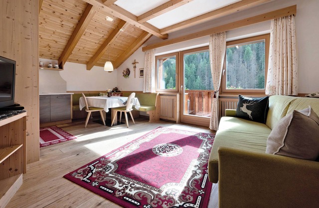 Ferienwohnung Lüch da Mirio App Fanes mit Bergblick, Garten und WLAN