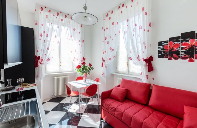 Wohnung L'Ancora. Schöne, direkt am Meer, in der Mitte!