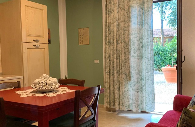 Apartment 'Lavanda' with shared pool, private garden and Wi-Fi