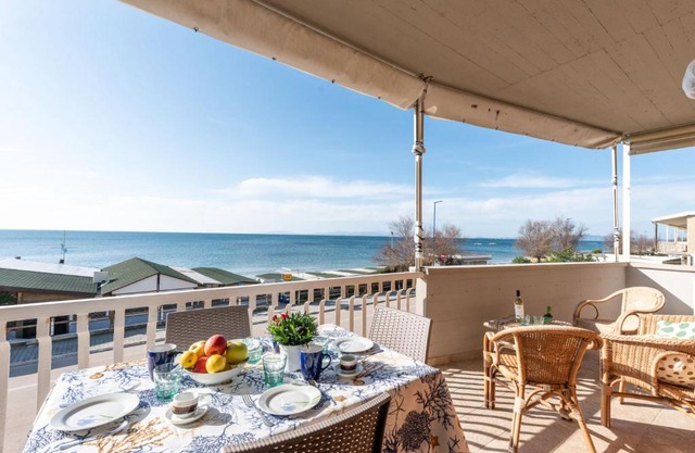 Apartment La casa sul mare by Interhome