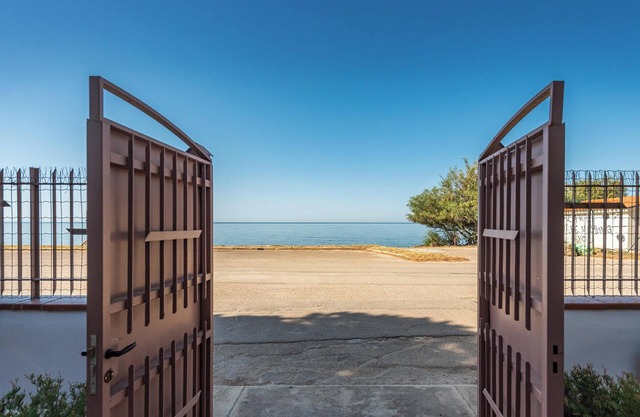 Ferienwohnung 'La Casa Davanti al Mare' in Strandnähe mit Terrasse und WLAN