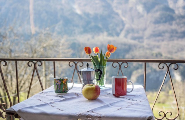 Ferienwohnung "La Mansarda di Chiara e Silvio" in der Nähe des Skigebiets mit Bergblick
