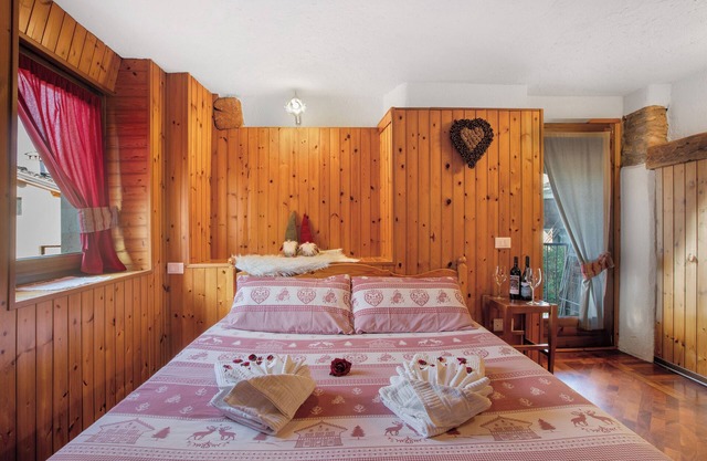 Apartment 'La Petite Maisonnette' with Mountain View and Balcony
