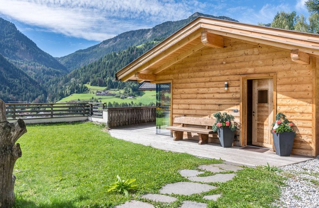 Ferienwohnung 'La Plates Chalet' mit Bergblick, privater Terrasse und WLAN