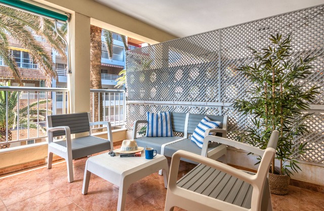 Ferienwohnung 'La Terraza De Palmeres' mit Meerblick, Wi-Fi und Klimaanlage