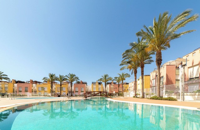 Ferienwohnung 'Laguna Beach Vera' mit Gemeinschaftspool, privatem Whirlpool und Klimaanlage