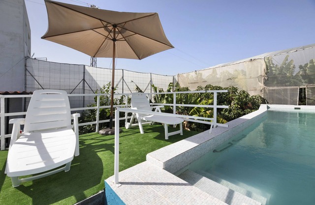 Ferienwohnung 'Las Cerezas' mit Bergblick, Gemeinschaftspool und privater Terrasse