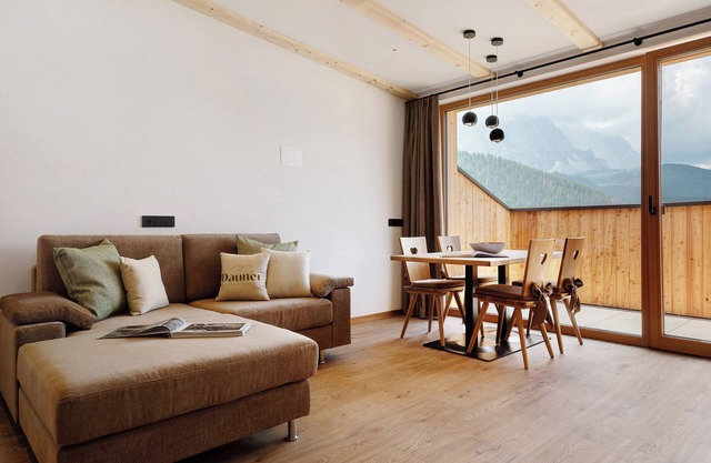 Ferienwohnung 'Lat' mit Bergblick, Gemeinschaftsgarten und WLAN