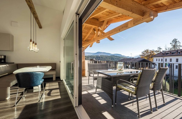 Ferienwohnung "Latemar - Schlosserhaus 31" mit Balkon und Blick auf die Berge