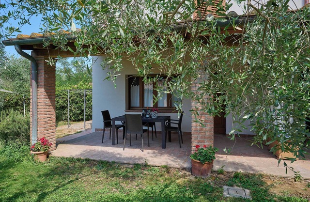 Apartment 'Le Sugherine - Pozzo' mit Gemeinschaftspool, WLAN und Klimaanlage