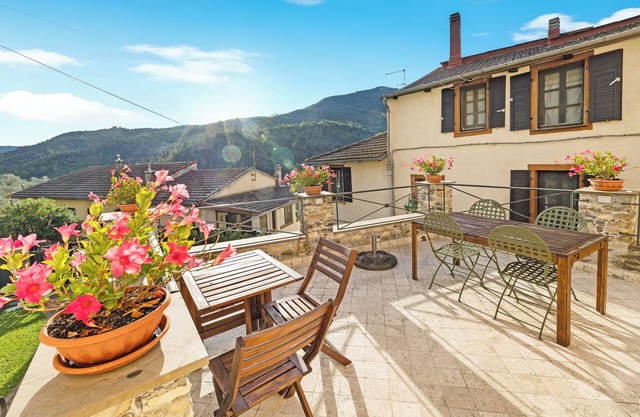 Ferienwohnung "Le Peonie - Clotilde" mit Bergblick, Garten und WLAN