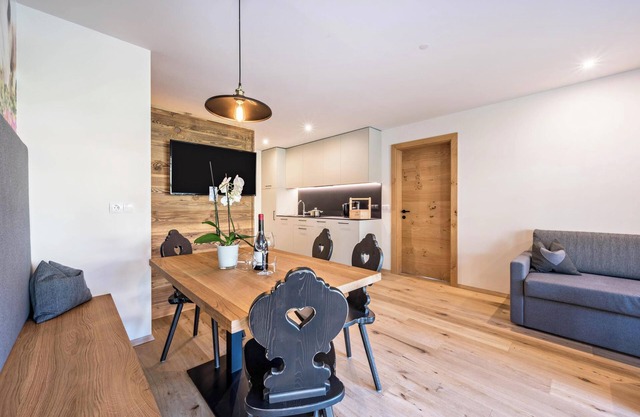 Ferienwohnung "Leierhof Olivia" mit Bergblick, WLAN, Balkon & Garten