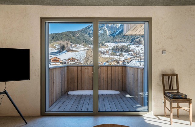 Ferienwohnung 'Lena Dolomites Suite mit Bergblick, privater Terrasse und Sauna