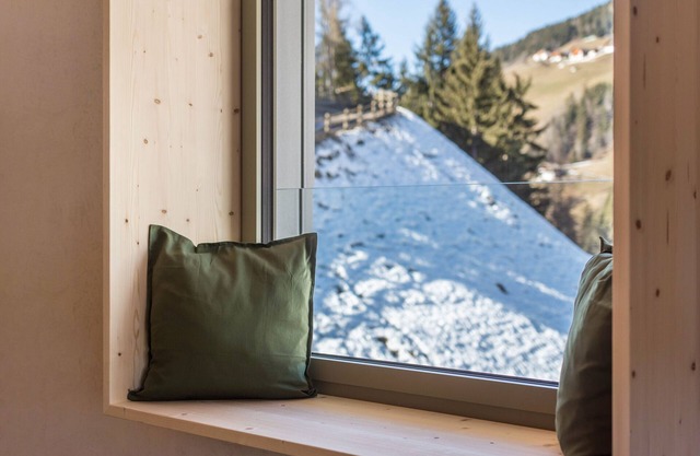 Ferienwohnung 'Lena Dolomites Luxury Suite' mit Bergblick, privater Terrasse und Sauna