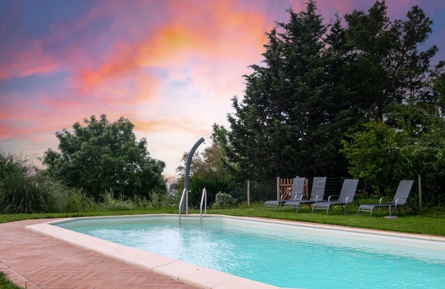 Ferienwohnung "Lilla" mit Bergblick, Gemeinschaftspool und WLAN