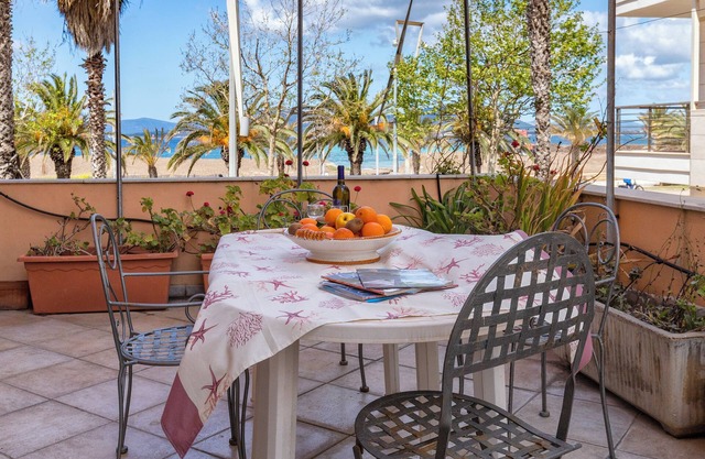Ferienwohnung "Lilla" mit Meerblick, privater Terrasse und WLAN