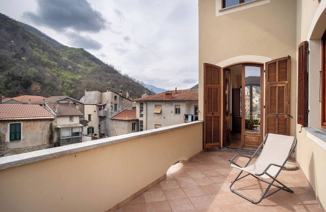Ferienwohnung 'Lilli' mit Bergblick, privater Terrasse und Wi-Fi