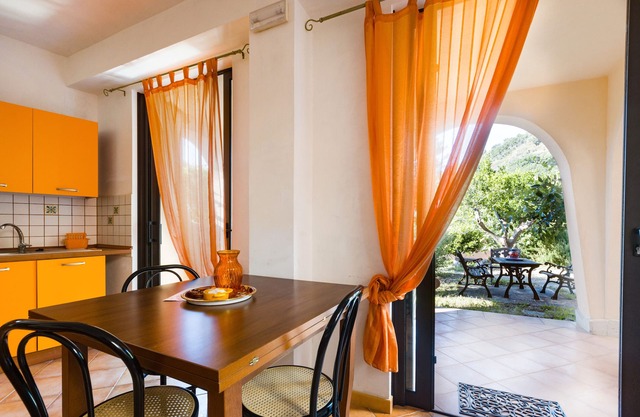 Apartment 'Limone' with Sea View, Private Terrace and Wi-Fi